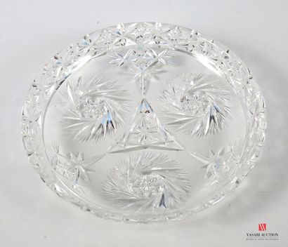 Round cut-crystal bowl decorated in the basin...