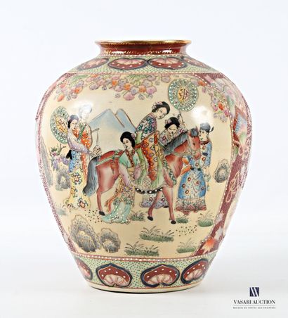 CHINA
An ovoid vase in fine Satsuma earthenware...