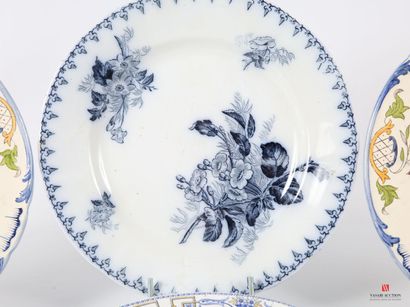 SARREGUEMINES 
Mounted plate in white earthenware,...