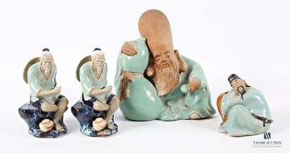 ASIA
Ceramic lot with four seated figures,...