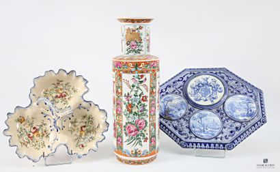 Set comprising a porcelain scroll vase decorated...