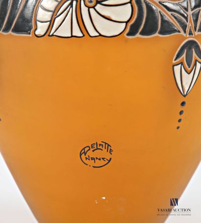 DELATTE - NANCY
Glass ovoid vase tinted orange...