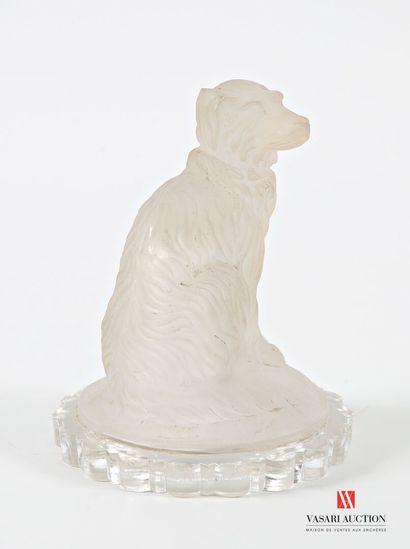 A sandblasted glass subject depicting a seated...