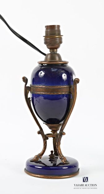 Lot comprising a gilt-bronze rocking lamp...