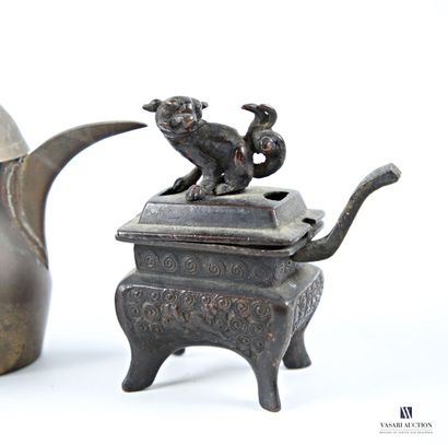 ASIA Lot comprising: a brass subject depicting...