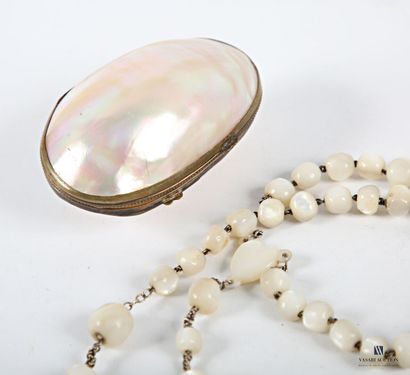 Mother-of-pearl rosary holder in navette...