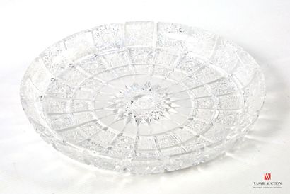 Round cut-crystal bowl, the basin centered...