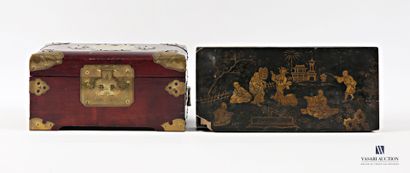 Lot comprising a rectangular box in wood...