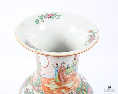 CHINA Canton enameled porcelain baluster...