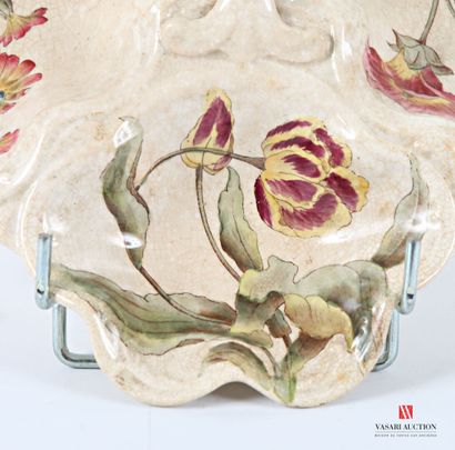 Leaf-shaped three-compartment dish in barbotine...