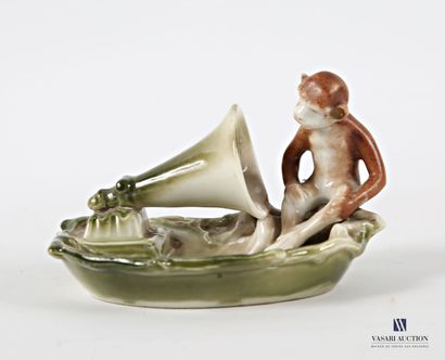 Polychrome-treated white porcelain pocket...