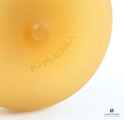 ROMACREA School of (decorator) Yellow blown...