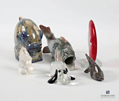Lot comprising a lustre-glazed earthenware...