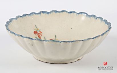 Glazed earthenware bowl decorated with a...
