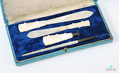 Imitation mother-of-pearl resin desk set,...