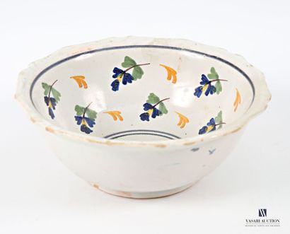 Earthenware bowl decorated with foliage.
(tiny...
