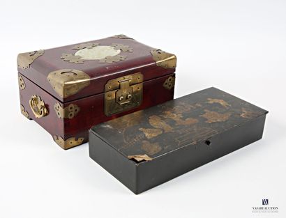 Lot comprising a rectangular box in wood...