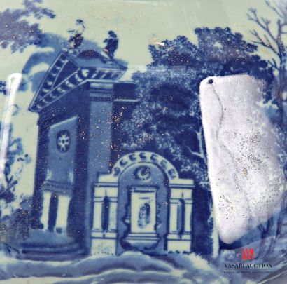 ANGLETERRE - VICTORIA WARE IRONSTON CHINA
Fine...