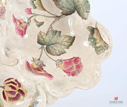 Leaf-shaped three-compartment dish in barbotine...