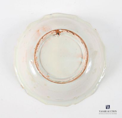 Earthenware bowl decorated with foliage.
(tiny...