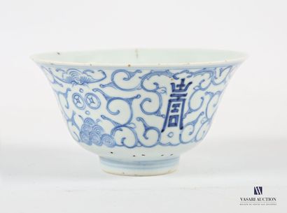 CHINA 
White/blue porcelain lot comprising...