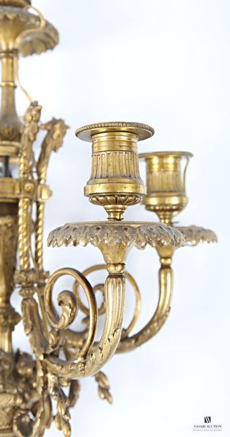 Gilded bronze wall light, the acanthus leaf...