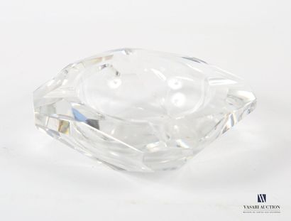 Lot comprising a square cut-edge crystal...