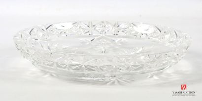 Round cut-crystal bowl decorated in the basin...