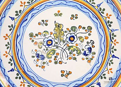 Round enameled earthenware dish with polychrome...