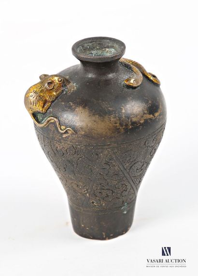 ASIA Baluster-shaped bronze vase with double...