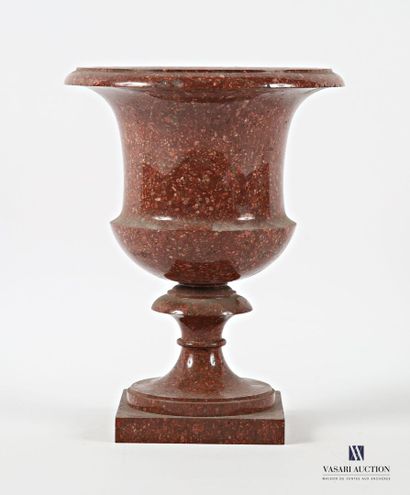 Medici-shaped vase in brown marble, the ringed...