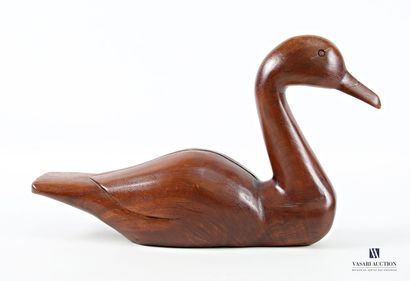 Carved wood subject featuring a duck. 
(scratches...