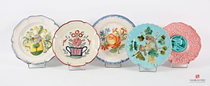 Earthenware lot including a rim-shaped plate...