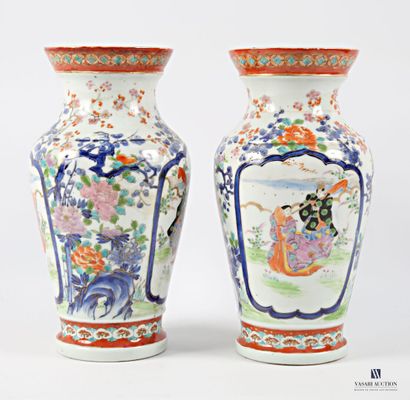 JAPAN
Pair of baluster-shaped porcelain vases...