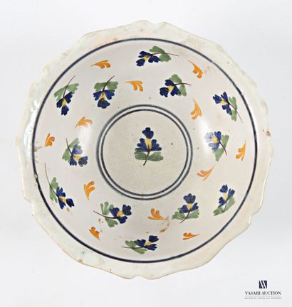 Earthenware bowl decorated with foliage.
(tiny...