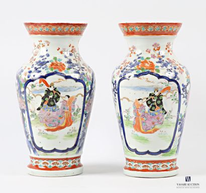 JAPAN
Pair of baluster-shaped porcelain vases...