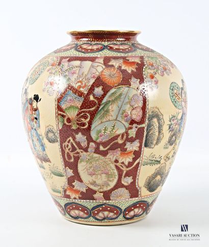 CHINA
An ovoid vase in fine Satsuma earthenware...