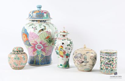 ASIA
Set comprising a covered vase decorated...