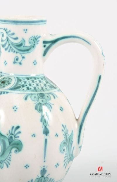 DELFT 
White earthenware pitcher decorated...