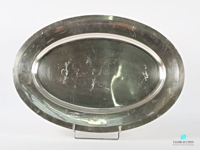 Large oval dish in plain silver-plated metal....