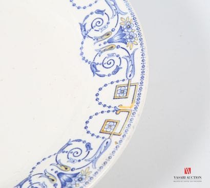SARREGUEMINES 
Mounted plate in white earthenware,...