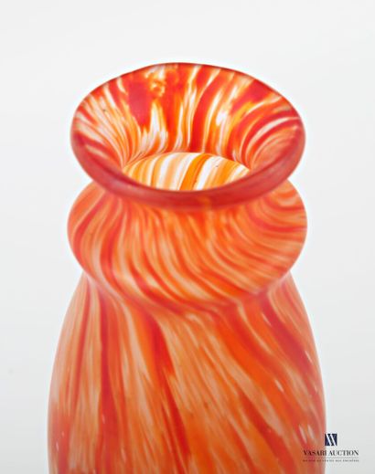 Baluster-shaped vase in red and orange variegated...