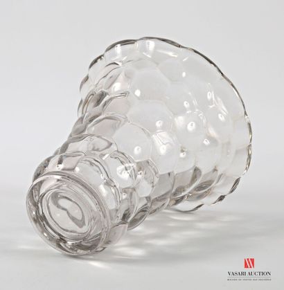 Horn-shaped vase in molded crystal, the body...