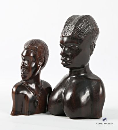 Set of two wooden busts 
Madagascar, colonial...