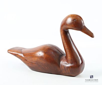 Carved wood subject featuring a duck. 
(scratches...