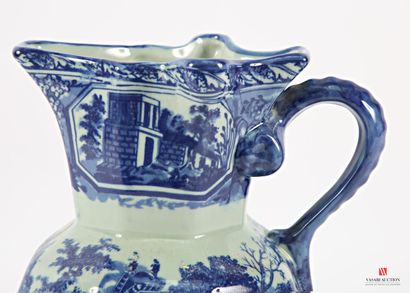 ANGLETERRE - VICTORIA WARE IRONSTON CHINA
Fine...