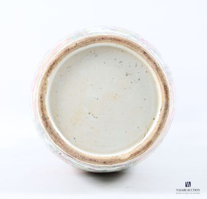 CHINA Canton enameled porcelain baluster...