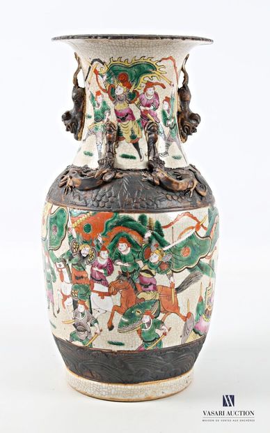 CHINA - NANKIN
Enameled earthenware baluster...
