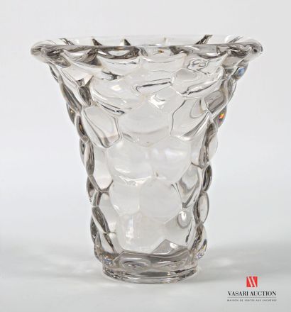Horn-shaped vase in molded crystal, the body...