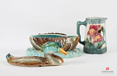 SARREGUEMINES 
Duck-shaped earthenware tureen...